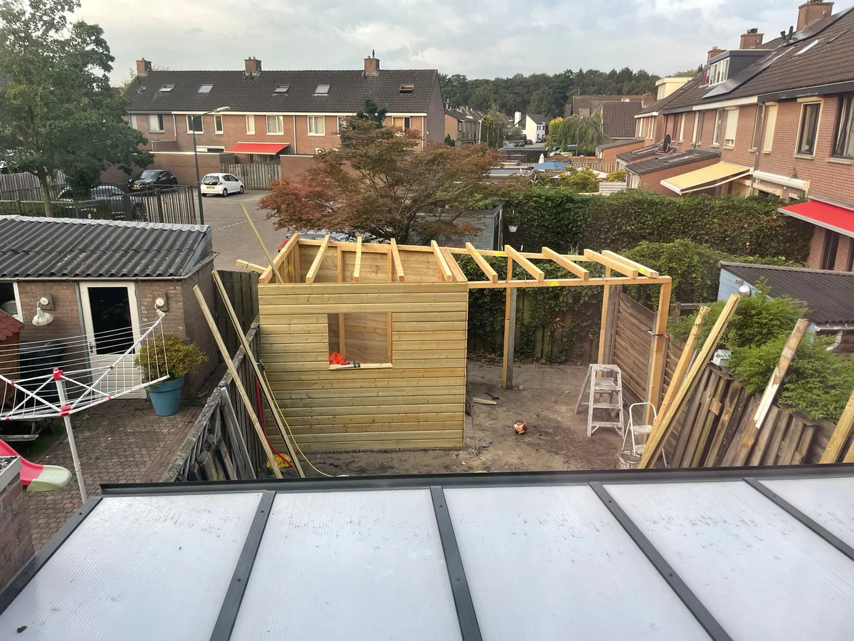 Schuur met Overkapping