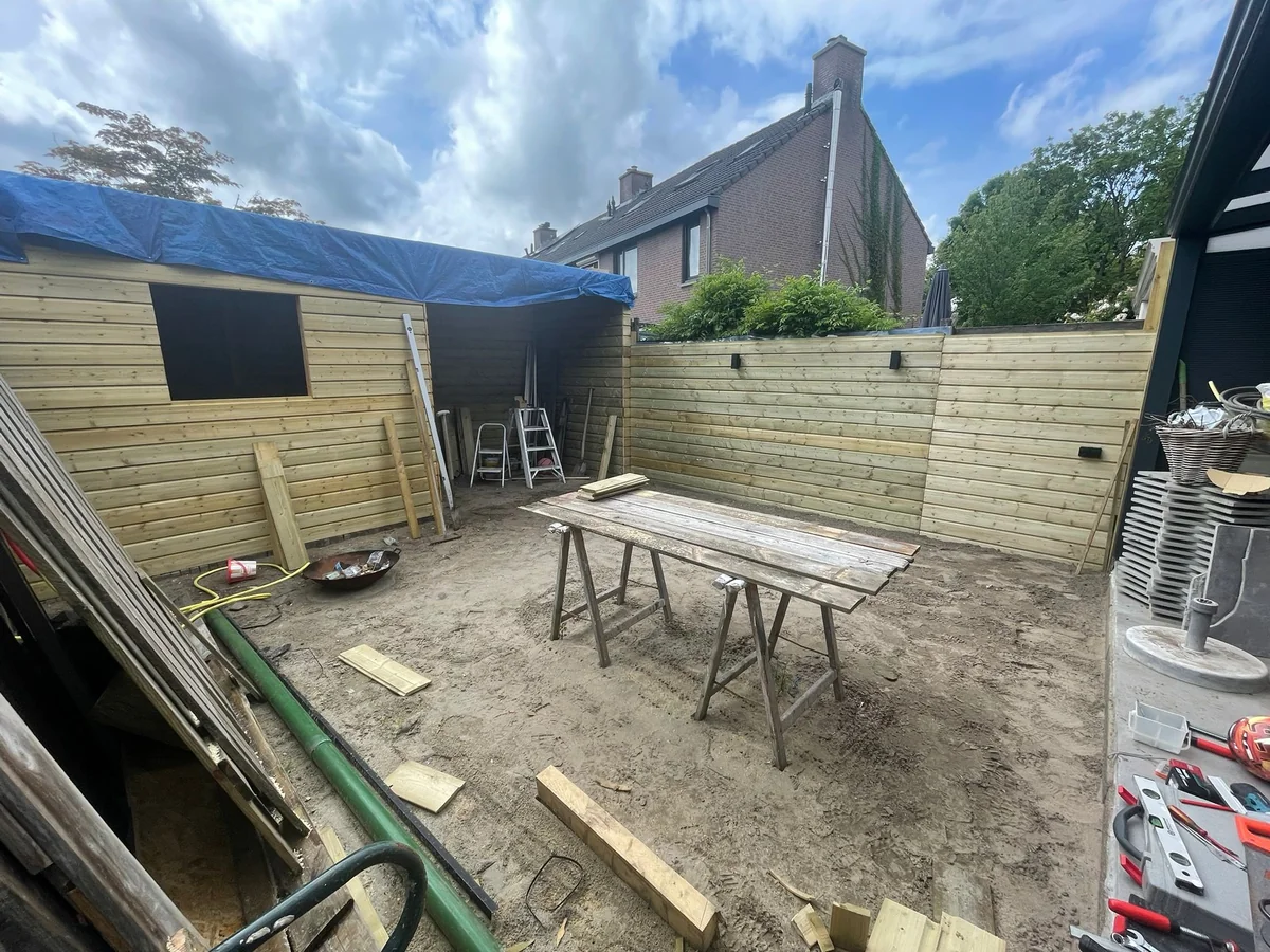 Schuur met Overkapping - na